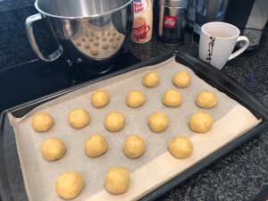 dough balls that will become cookies